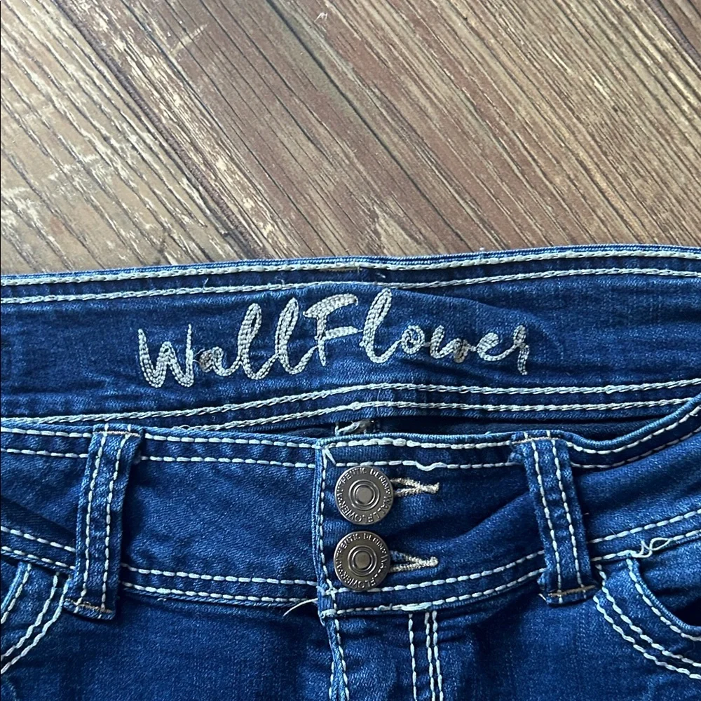 Wallflower Y2K  Women's Dark Blue Skinny Jeans with Fading Fancy Pockets - Picture 2 of 5